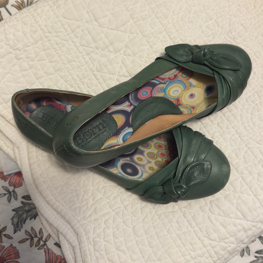 Born Women's Dark Green Leather Knot Ballet Flats